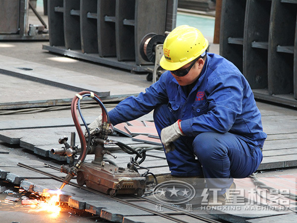 顎式破碎機(jī)生產(chǎn)車間 顎式破碎機(jī)生產(chǎn)車間