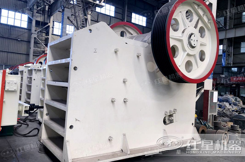 大型顎式破碎機(jī) 大型顎式破碎機(jī)