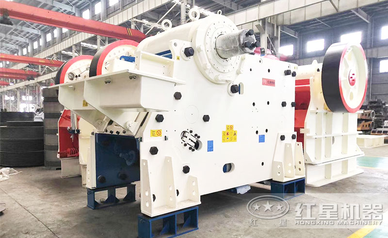 顎式破碎機(jī)設(shè)備實(shí)拍 顎式破碎機(jī)設(shè)備實(shí)拍
