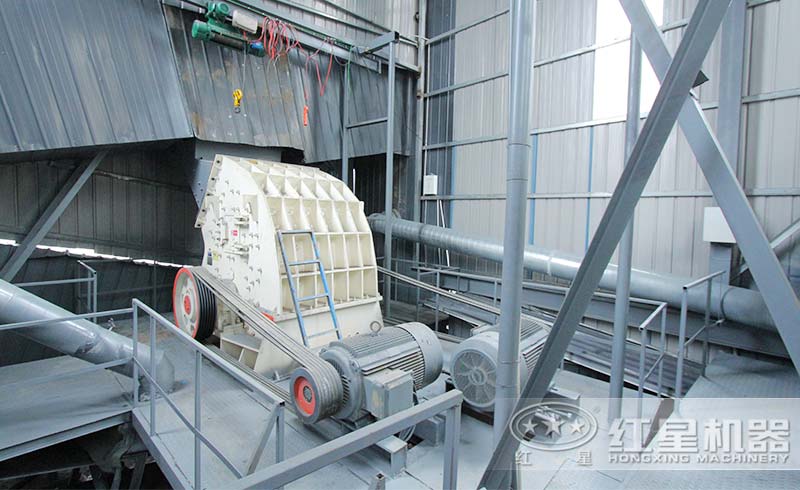 錘式破碎機(jī)現(xiàn)場(chǎng)實(shí)拍 錘式破碎機(jī)現(xiàn)場(chǎng)實(shí)拍